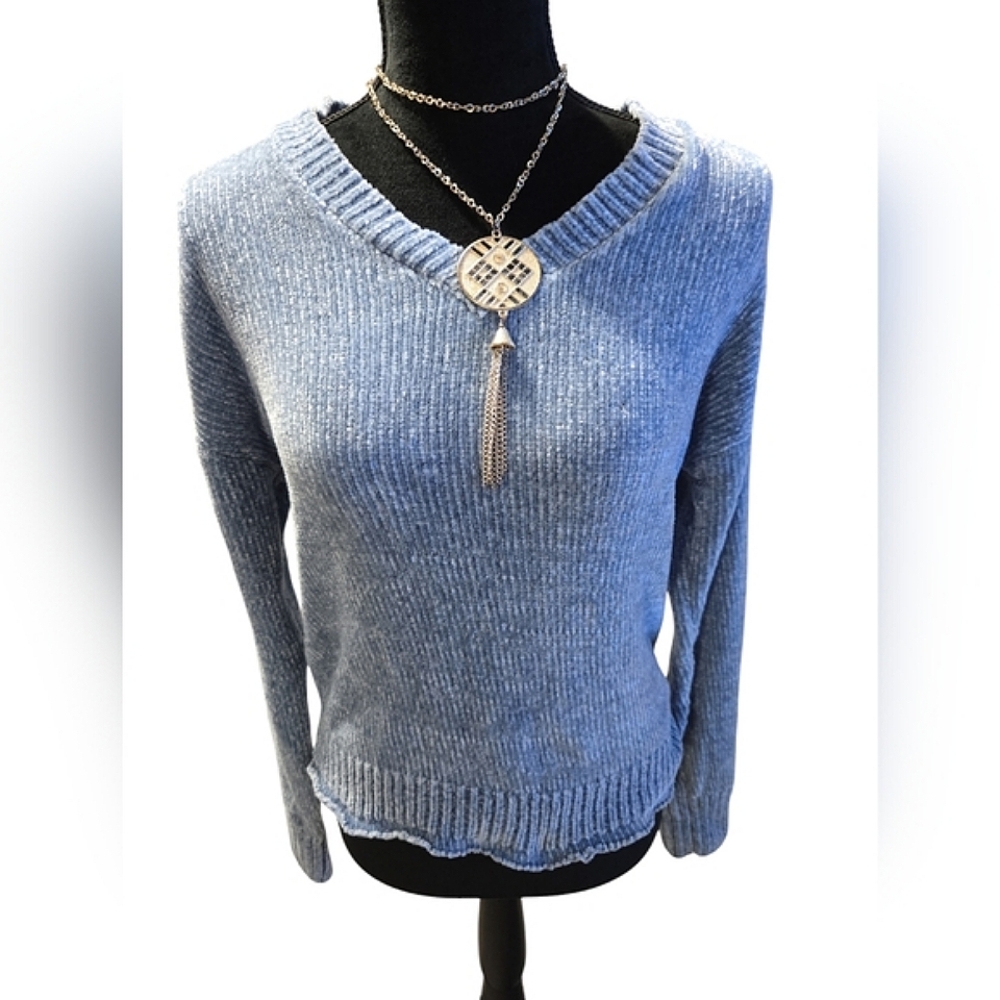 Rue21 V-neck Sweater Size Medium
